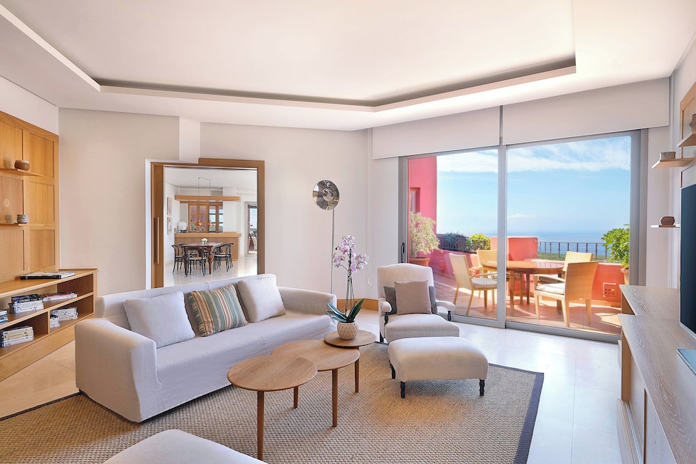 Royal Suite, 2 Bedrooms, Ocean View (Balcony)