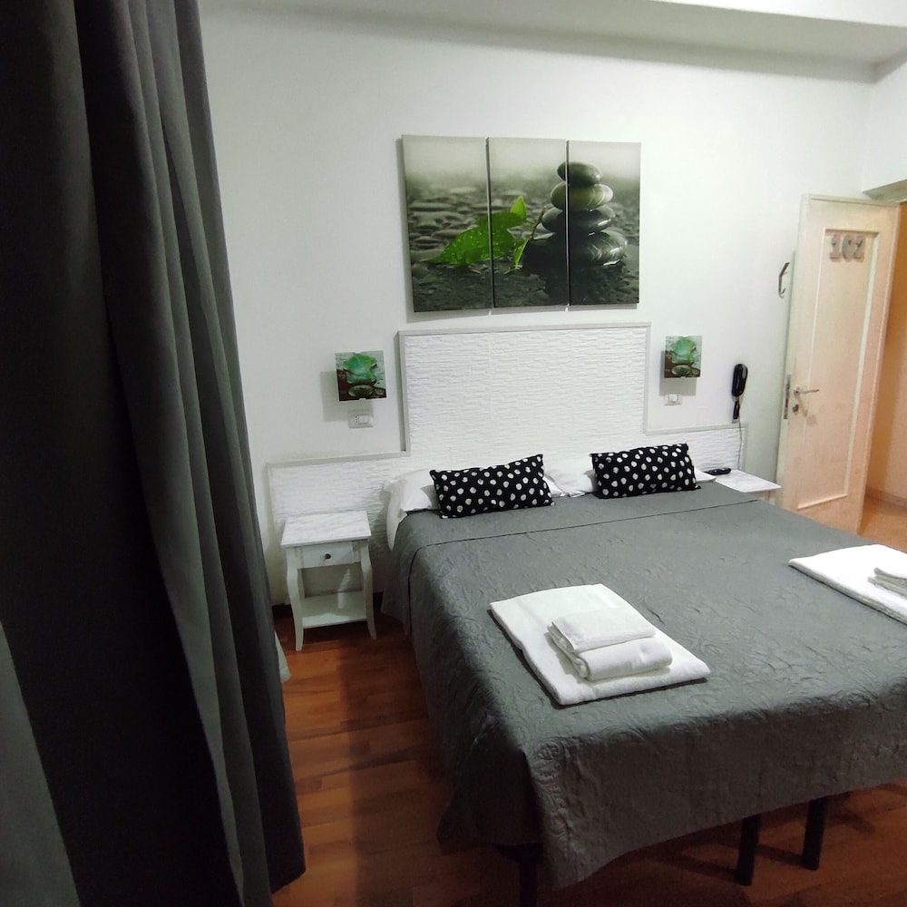 Basic Double Room, 1 Double or 2 Twin Beds, Non Smoking - Photo 23