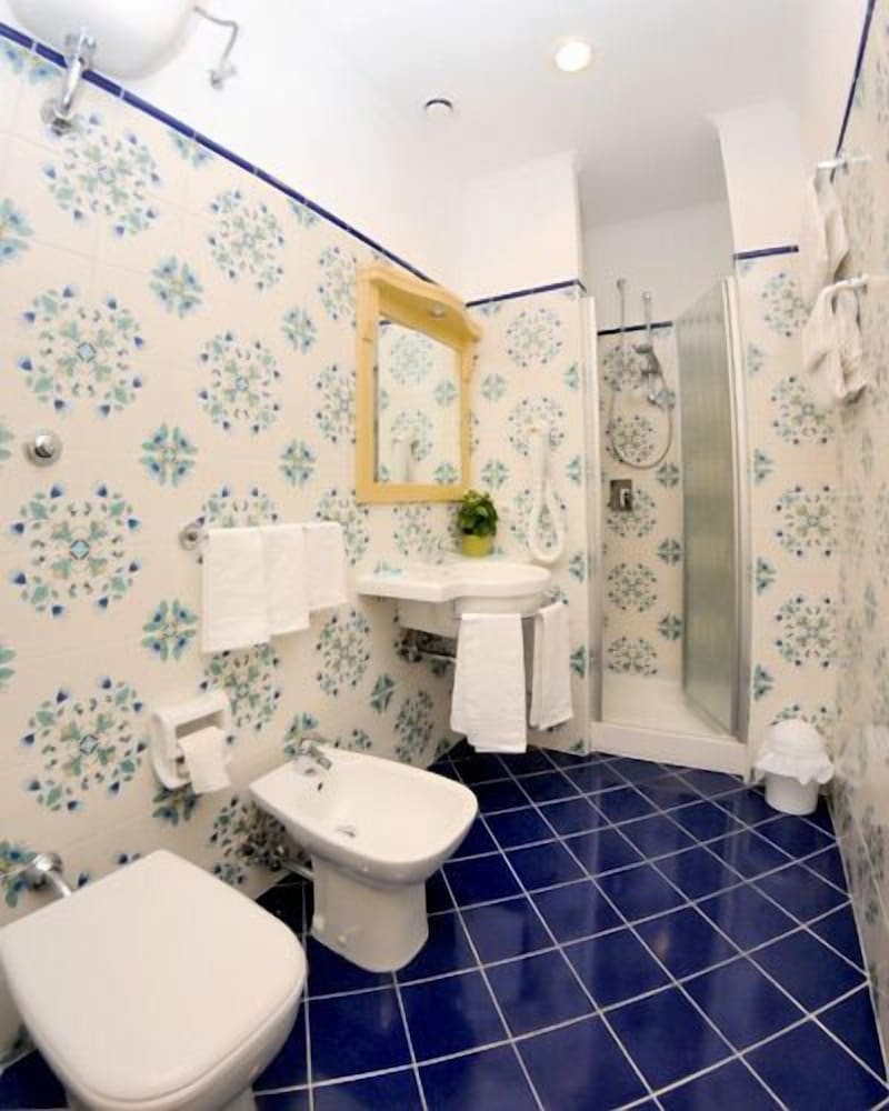 Classic Double or Twin Room - Photo 6