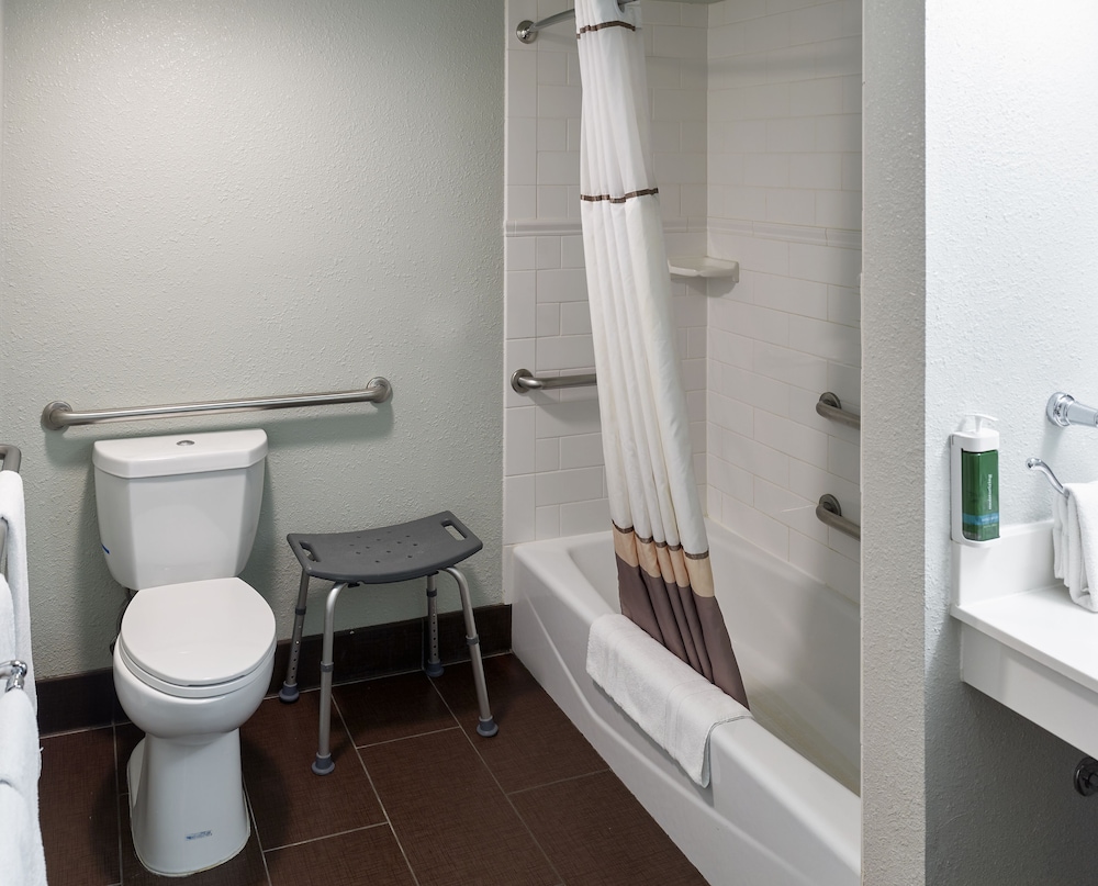 Room, 2 Queen Beds (East Mobility Hearing Accessible)