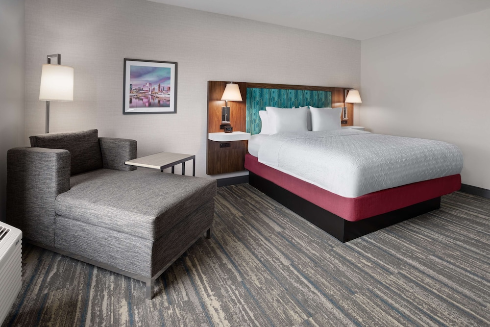 Room, 1 King Bed, Club Lounge Access - Photo 1