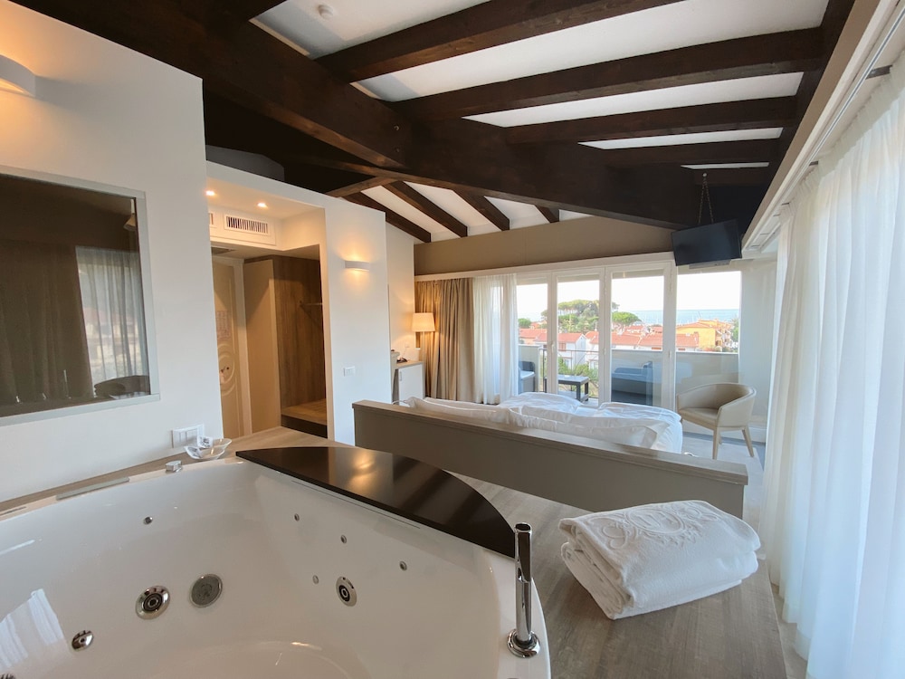 Romantic Double or Twin Room photo 1