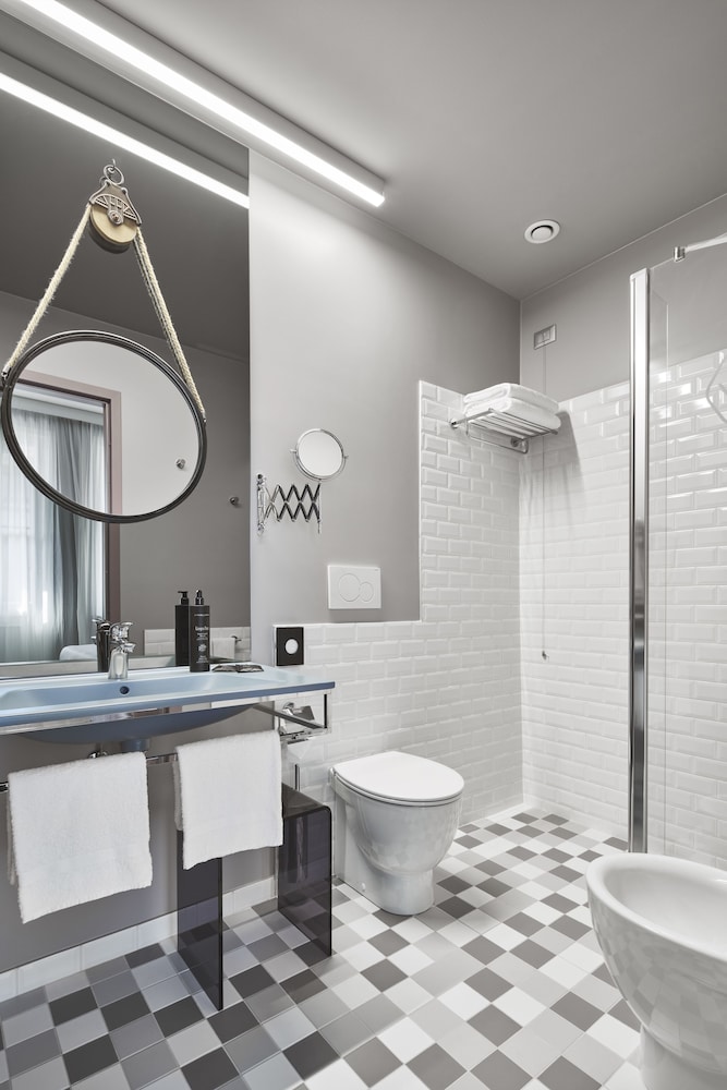 Junior Triple Room (Modernist L) - Photo 4