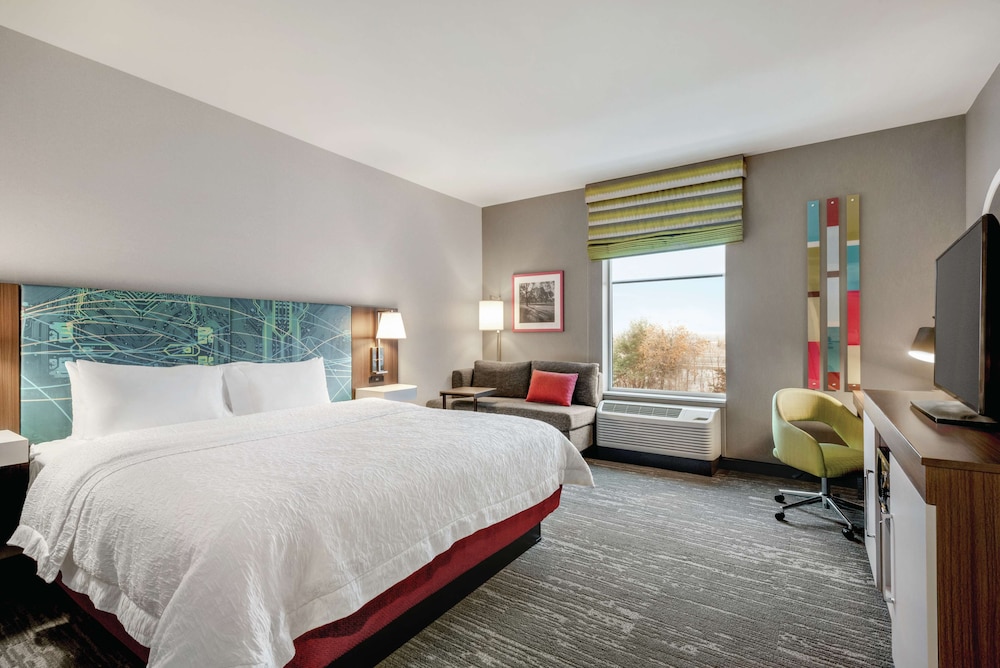 Room, 1 King Bed, Refrigerator & Microwave
