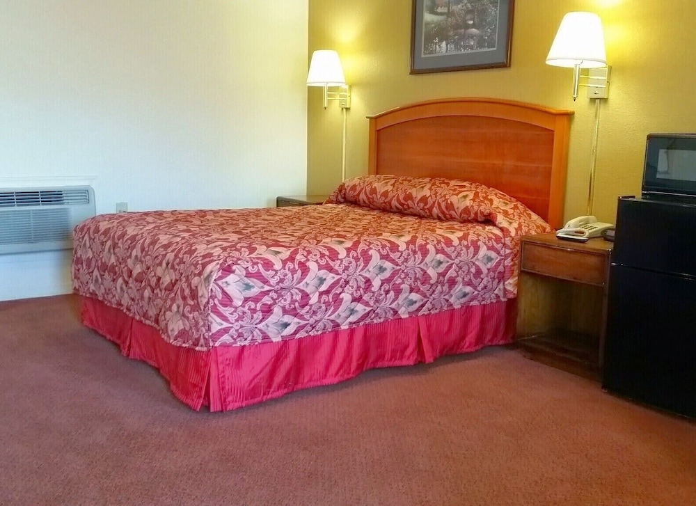 Standard Room, 1 Queen Bed photo 1