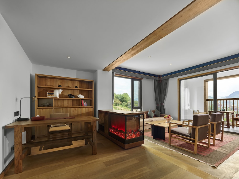 LUX* Suite photo 3