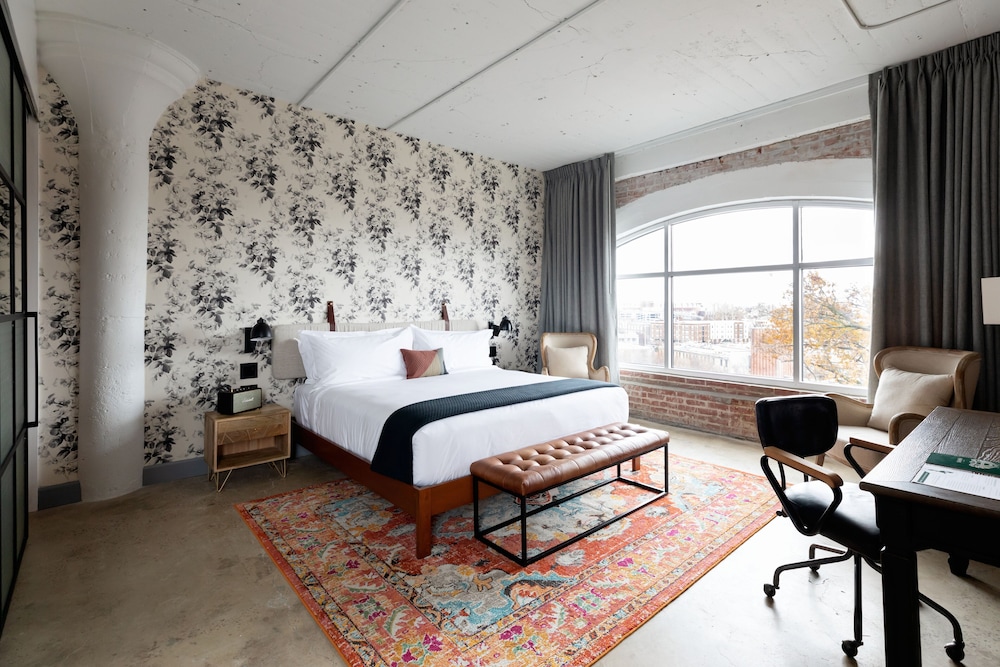 Deluxe Room, 1 King Bed (Corner Loft)