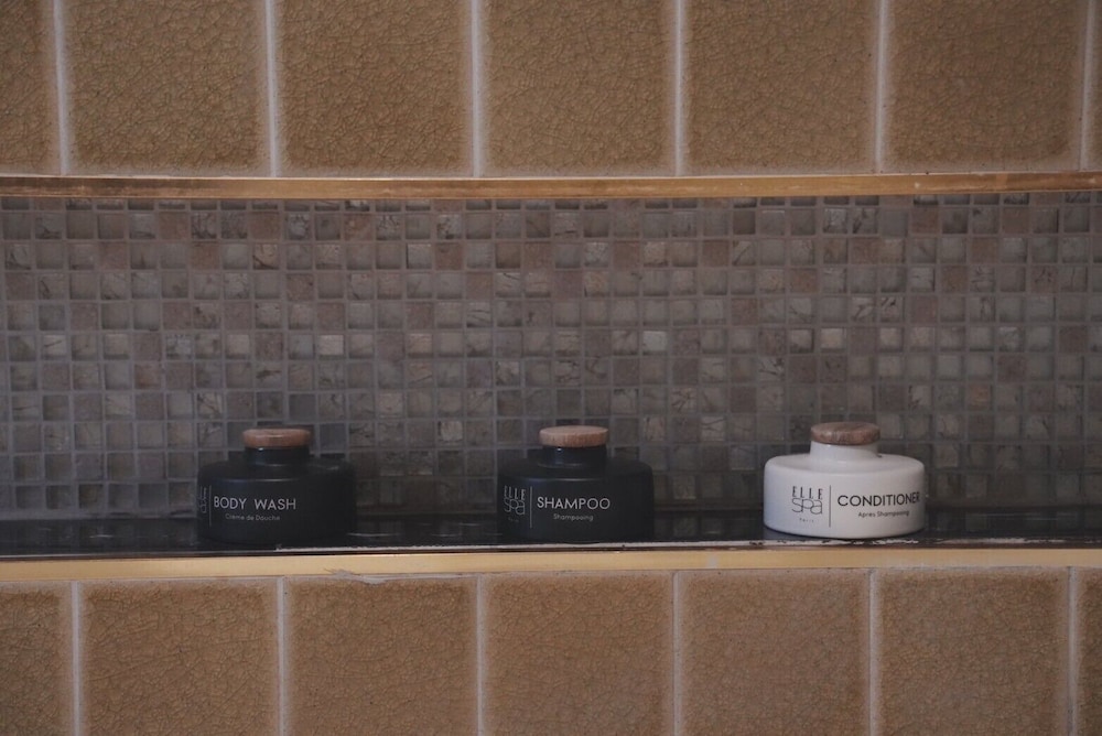 Superior Twin Room (with Air Purifier) - Photo 10