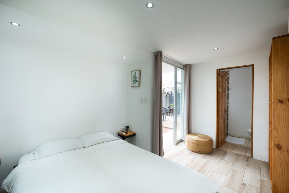 Double Room, 1 Queen Bed photo 3