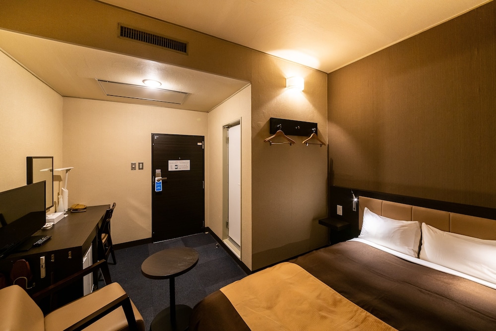 Basic Double Room, 1 Double Bed, Smoking - Photo 3