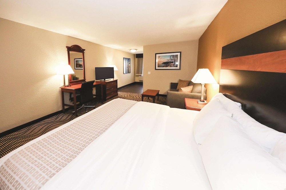 Deluxe Room, 1 King Bed with Sofa bed, Non Smoking photo 2