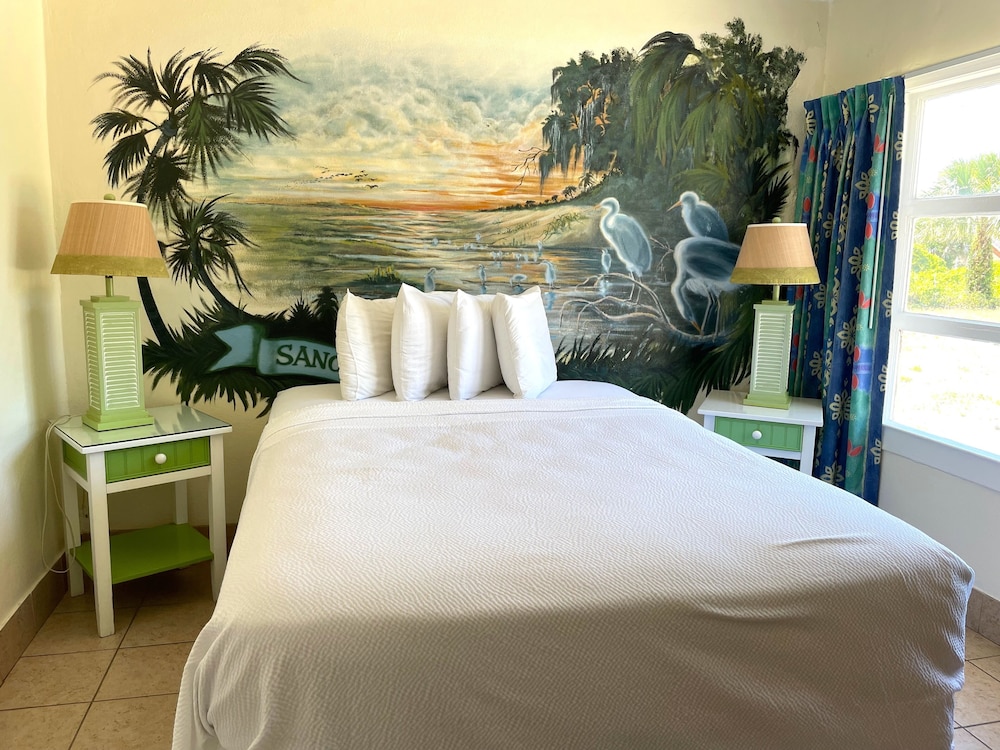 Deluxe 2 Room Suite with Two Queen Beds and Kitchen photo 2