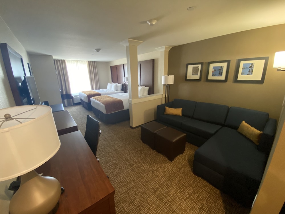 Suite, Multiple Beds, Non Smoking - Photo 1