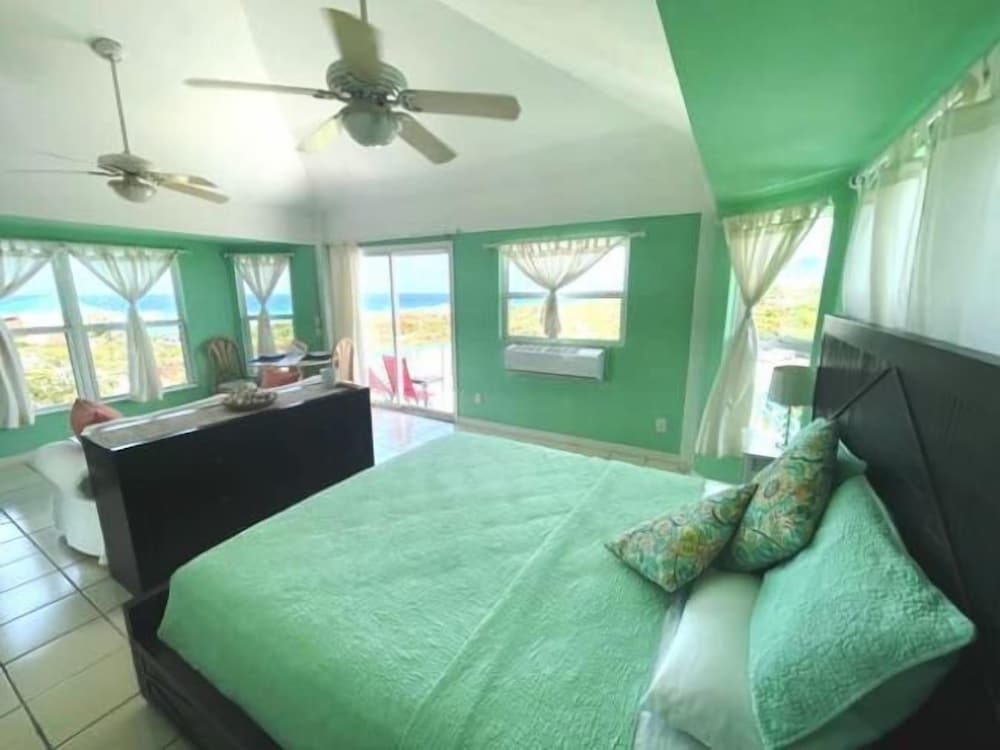 Panoramic Cottage, 1 Queen Bed, Ocean View, Beachside photo 2