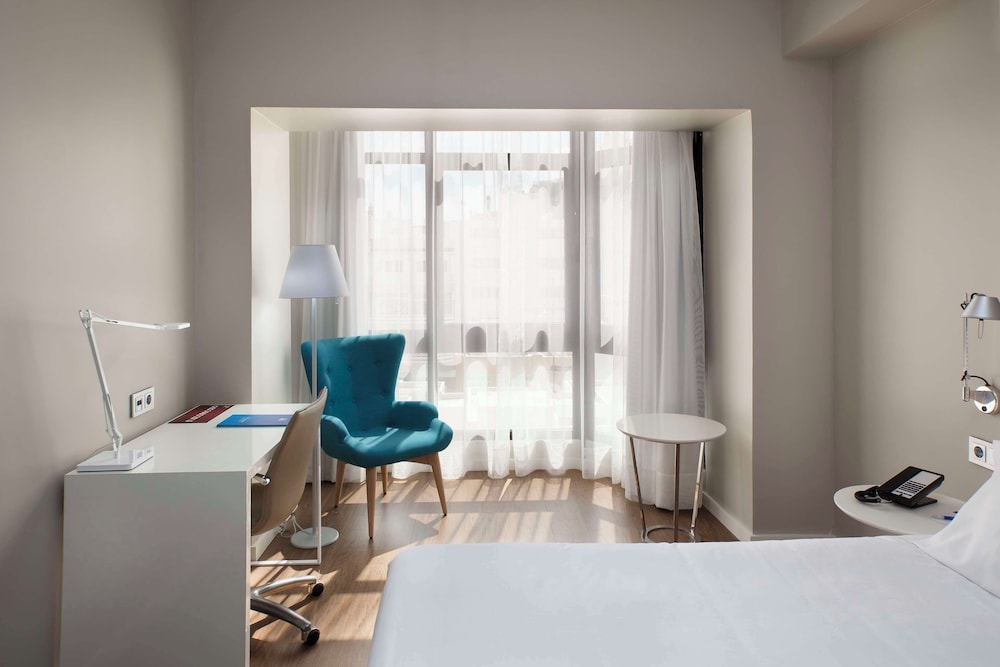 Standard Room, City View (Extra Bed 3 Adults) - Photo 2