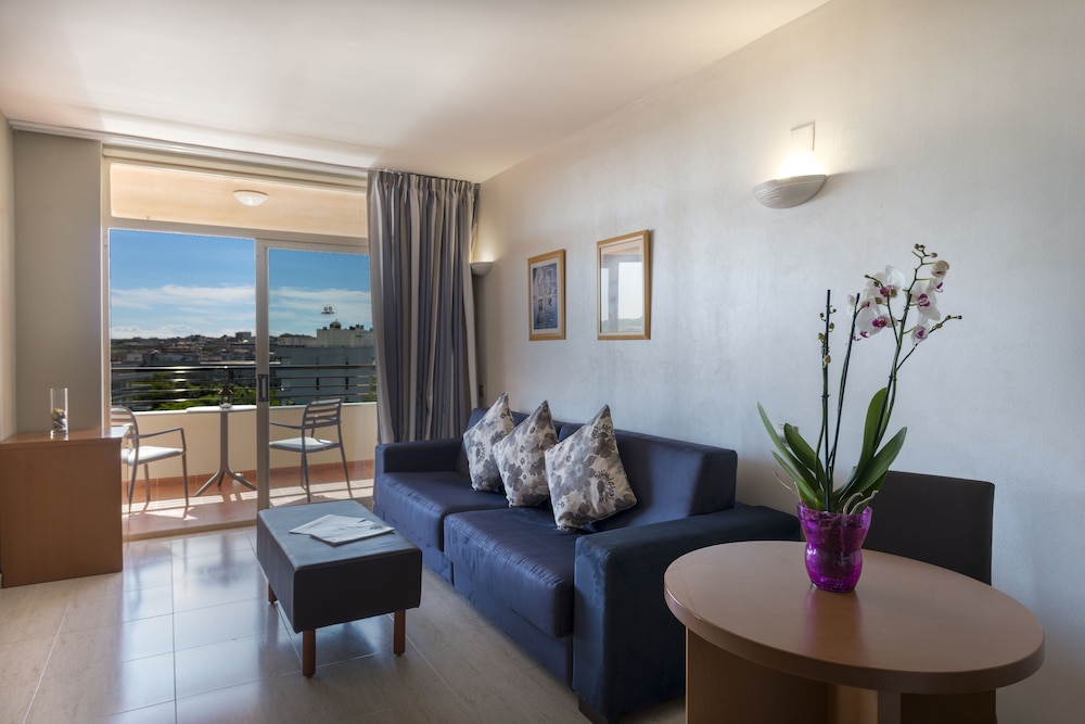Suite, Balcony (2 Adults + 2 Children) photo 2