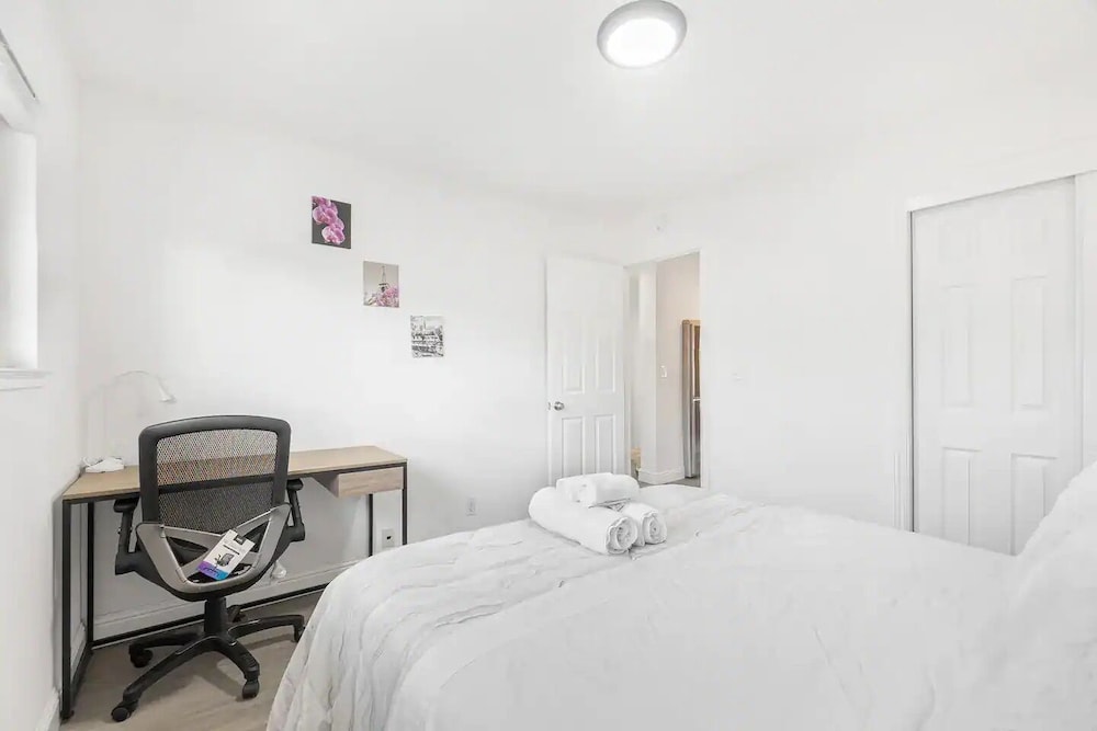 Premium Apartment, 2 Bedrooms, Patio, Corner photo 2
