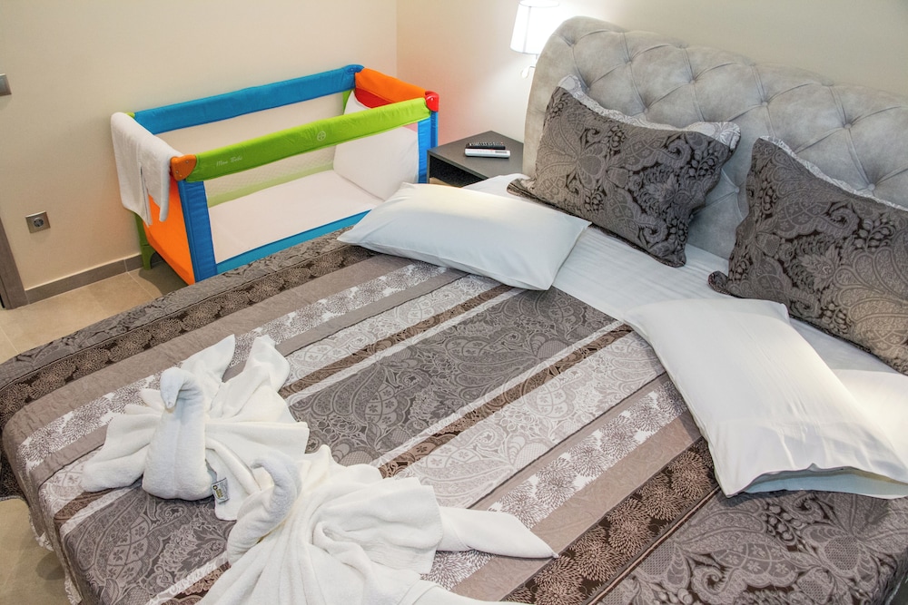 Family Apartment, 2 Bedrooms, Sea View photo 2