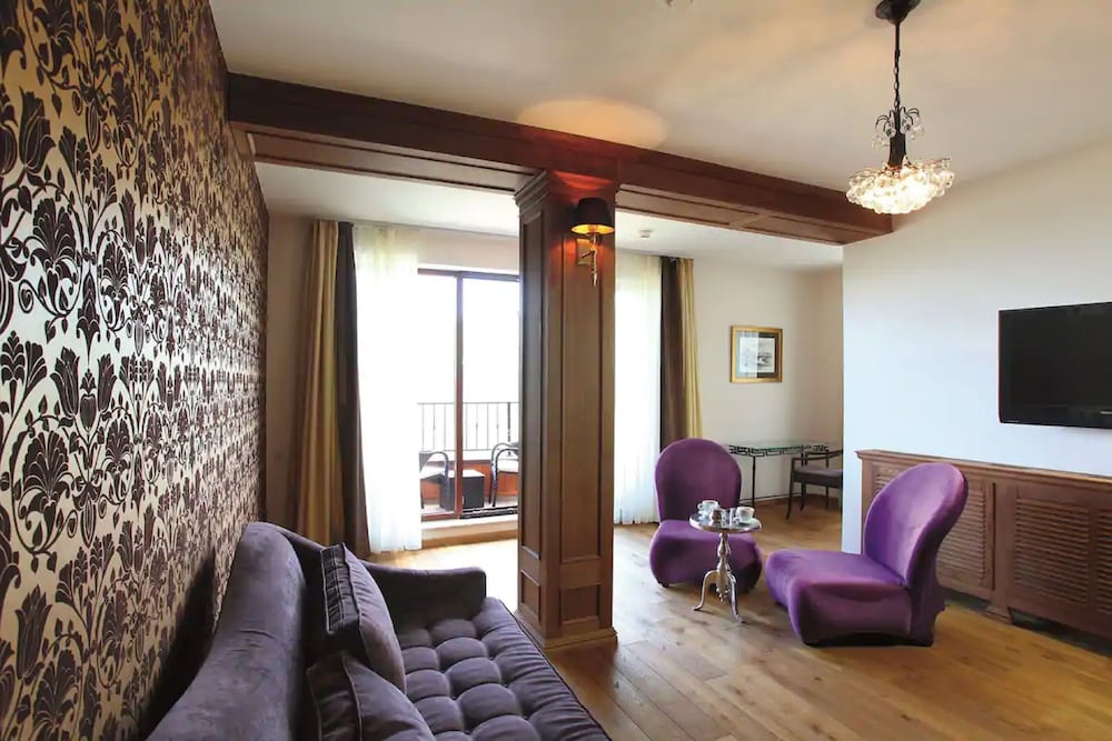 Luxury Suite (3* part)
