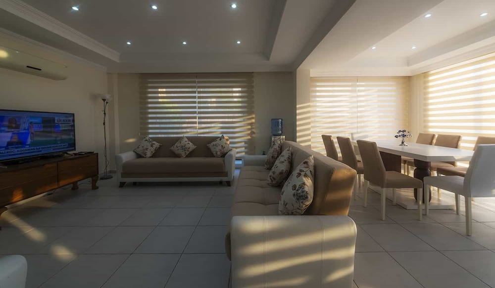 Villa photo 3