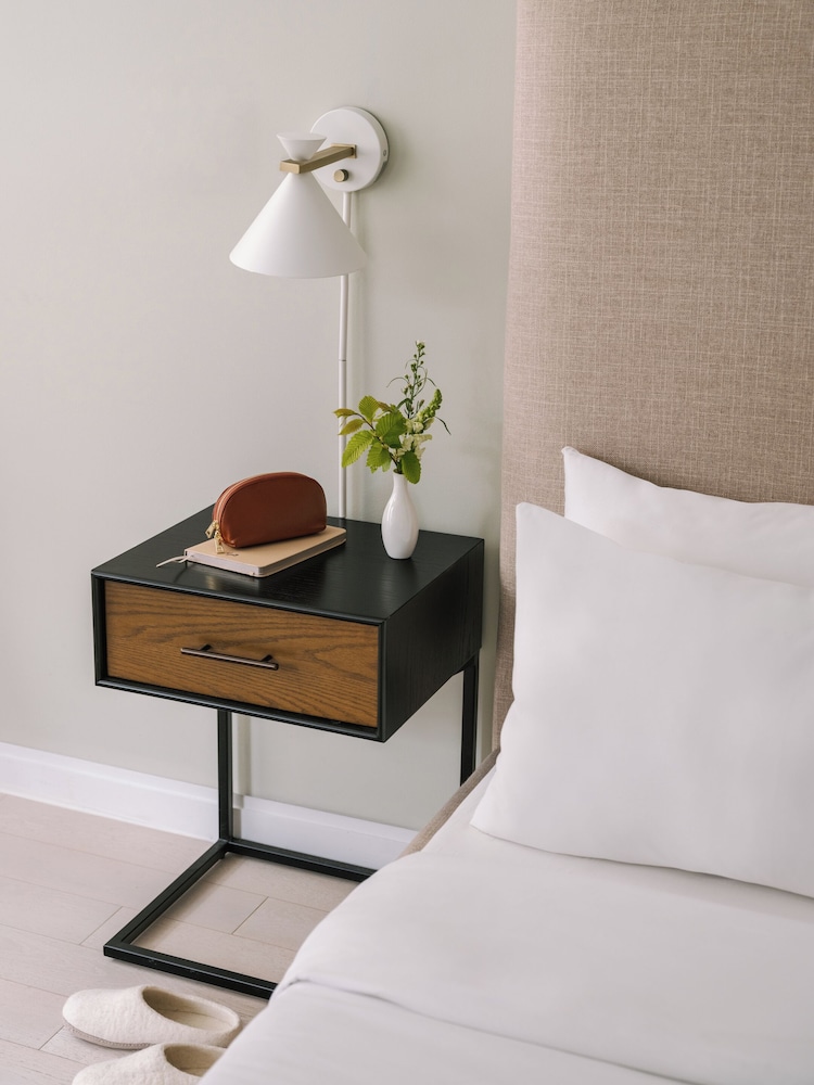 Superior Studio, 1 King Bed photo 3