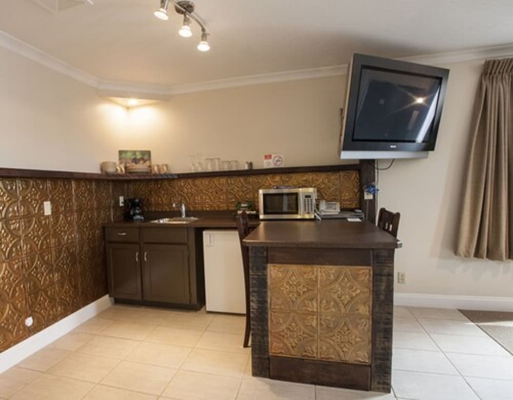 Executive Suite, 1 King Bed, Jetted Tub photo 3