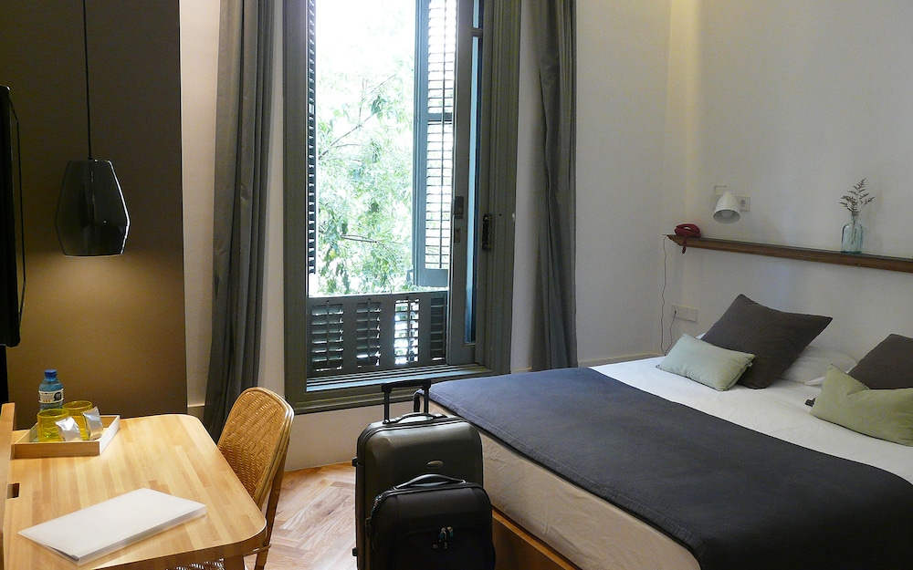 Double Room (Street Facing)