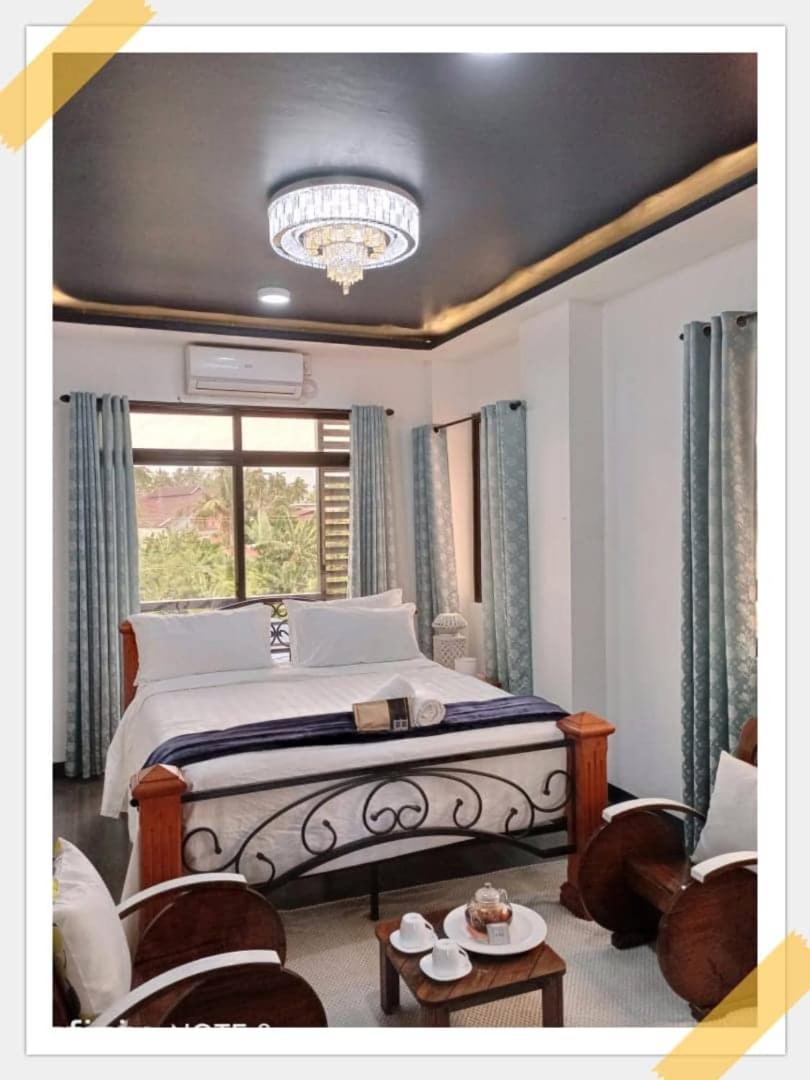Queen Suite - Photo 1