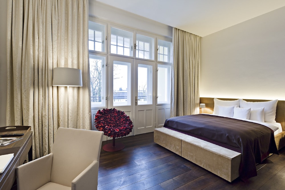 Junior Studio Suite, 1 King Bed photo 2