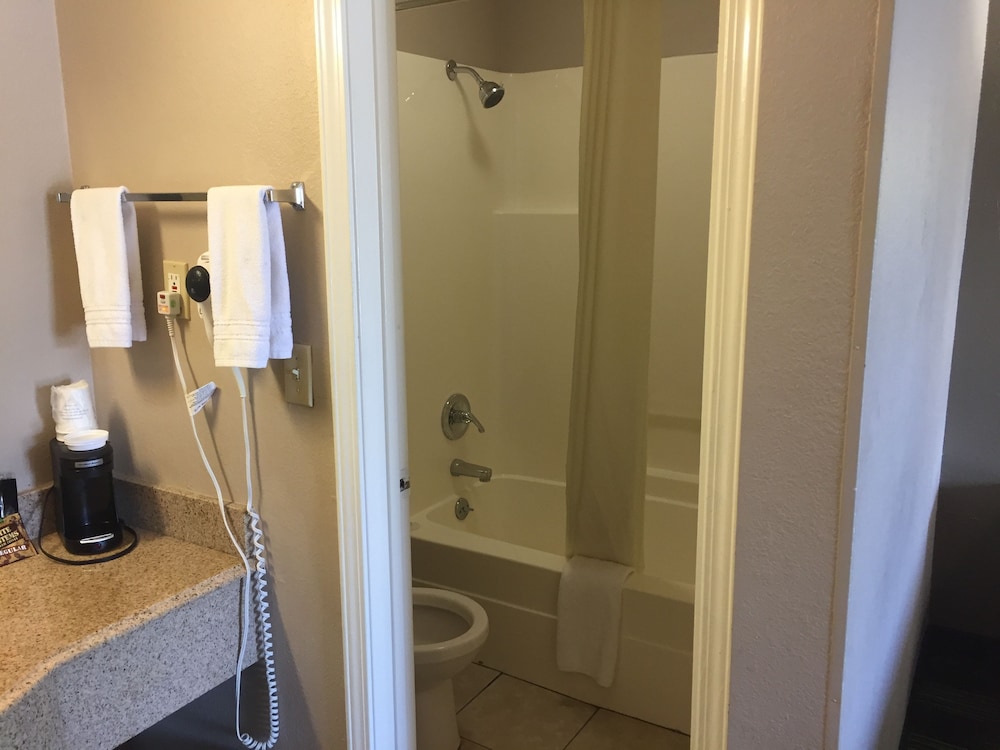 Business Room, 1 King Bed, Non Smoking - Photo 5