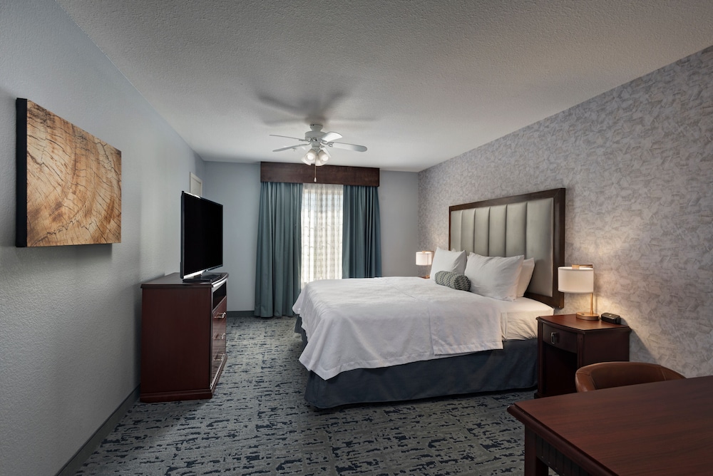 Suite, Accessible, Non Smoking (Mobility & Hearing, Roll-in Shower) photo 2