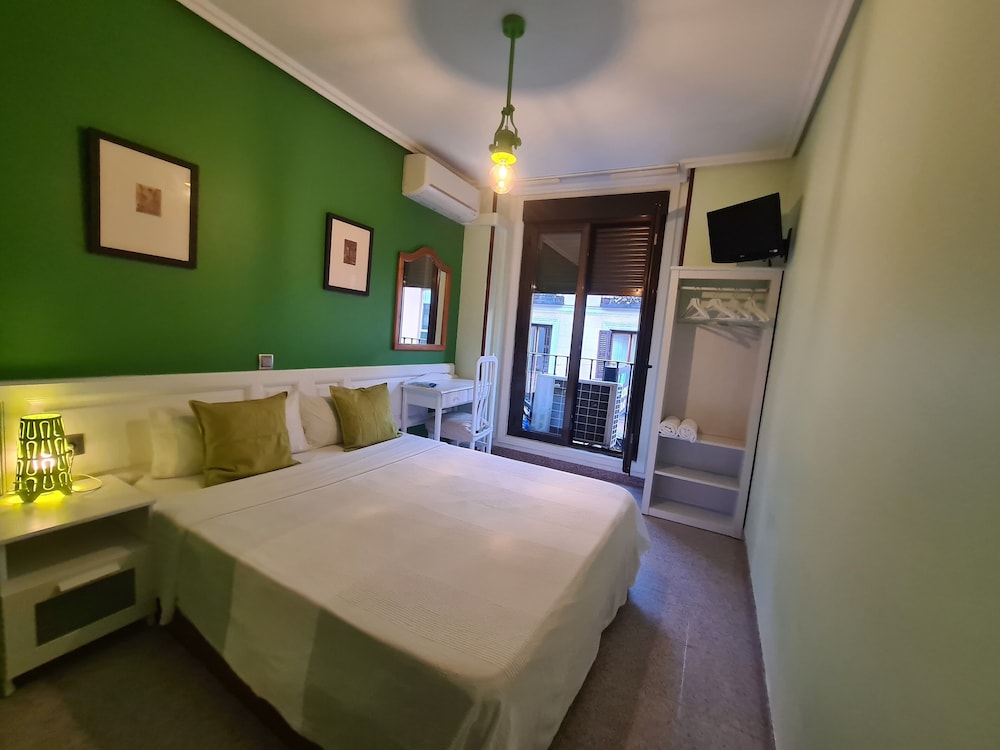 Basic Double Room photo 2