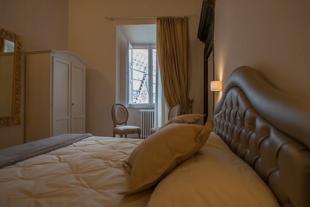 Superior Double Room, 1 Queen Bed, Private Bathroom, City View