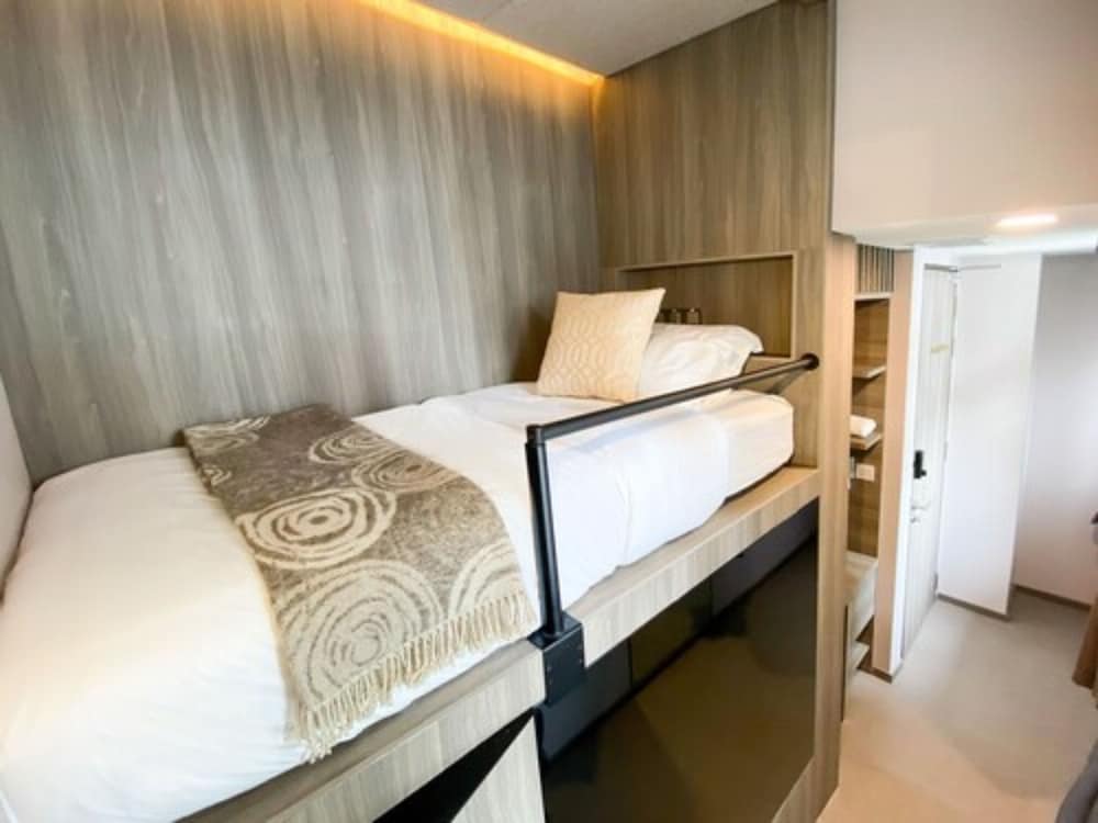 Cabin S, Shared Bathroom