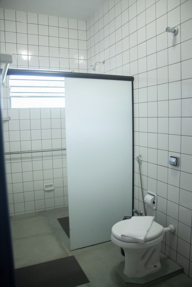 Standard Twin Room - Photo 3
