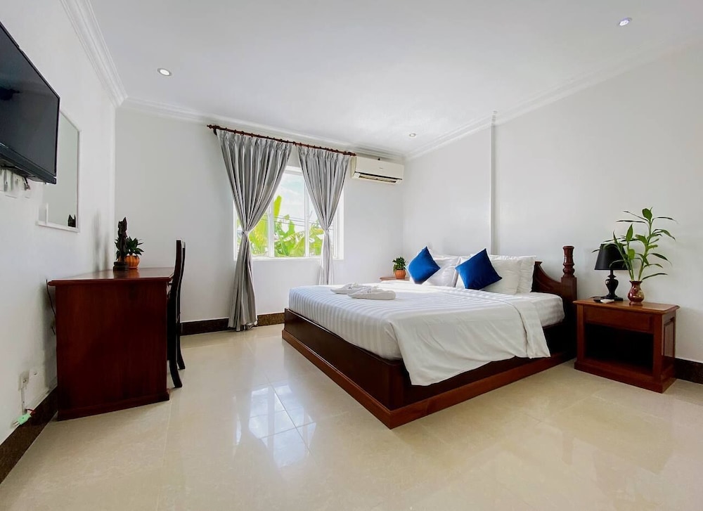 Deluxe Double Room, Pool View - Photo 9