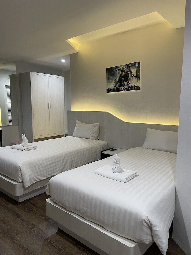 Deluxe Double Room with Balcony photo 3