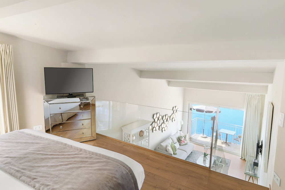 Executive Suite - Photo 10