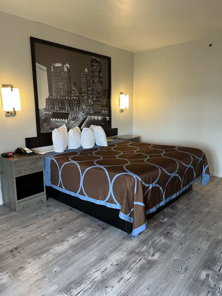 Room, 1 King Bed, Non Smoking photo 1
