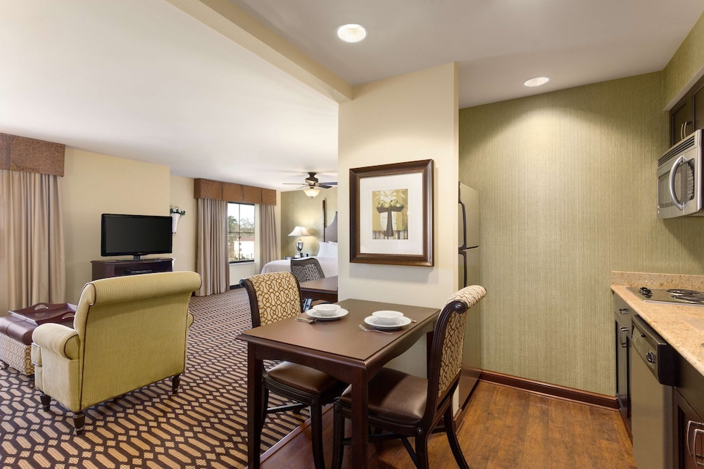 Suite, 1 King Bed, Accessible, Bathtub (Mobility & Hearing) - Photo 2