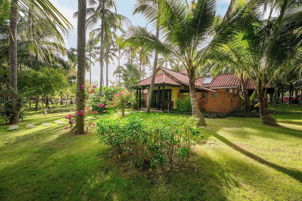 Signature Bungalow, Garden View photo 3