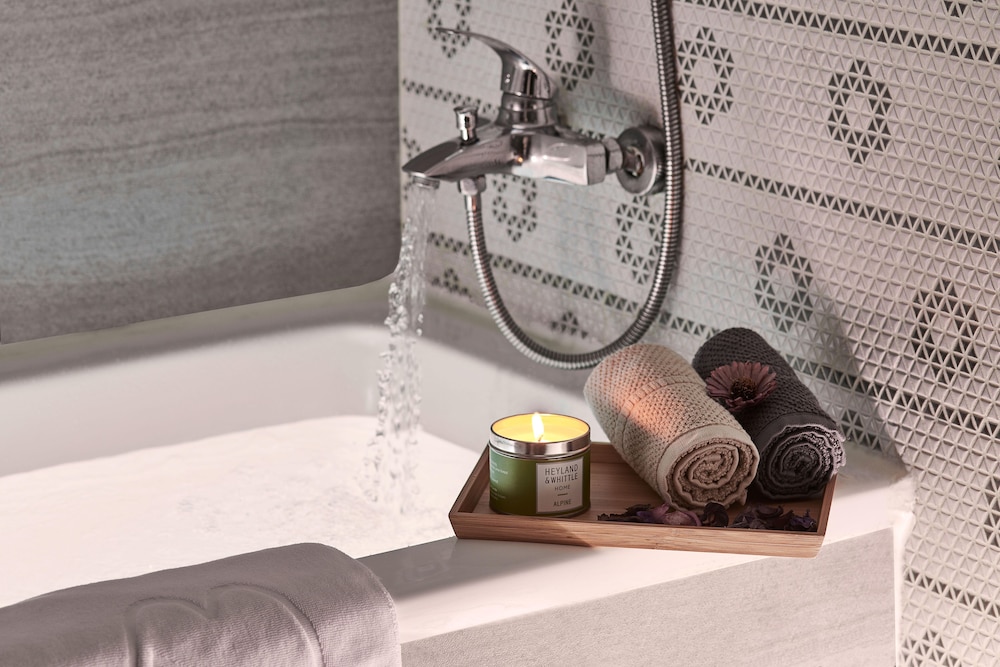 Superior Double with Bathtub without window photo 3