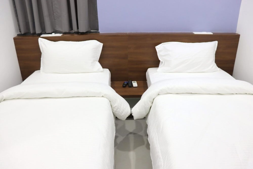 Standard Twin Room - Photo 1