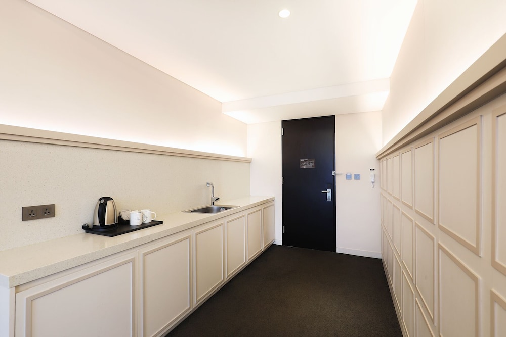 Junior Suite Family Twin (Complimentary Pool Access for 3) - Photo 6