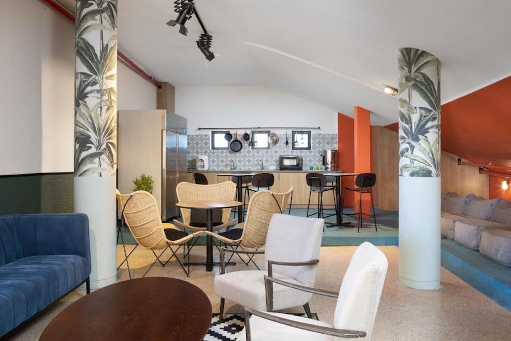 City Room photo 3