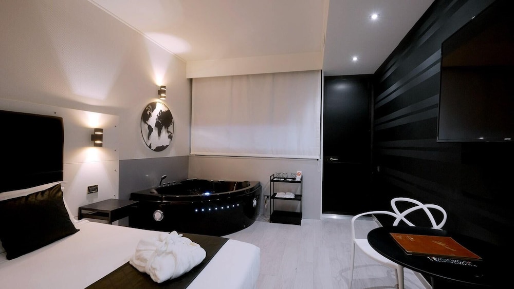 Elite Suite, Hot Tub photo 3