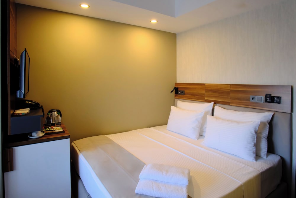 Economy Room
