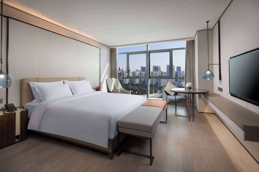 Deluxe Room, 1 King Bed, Non Smoking, River View