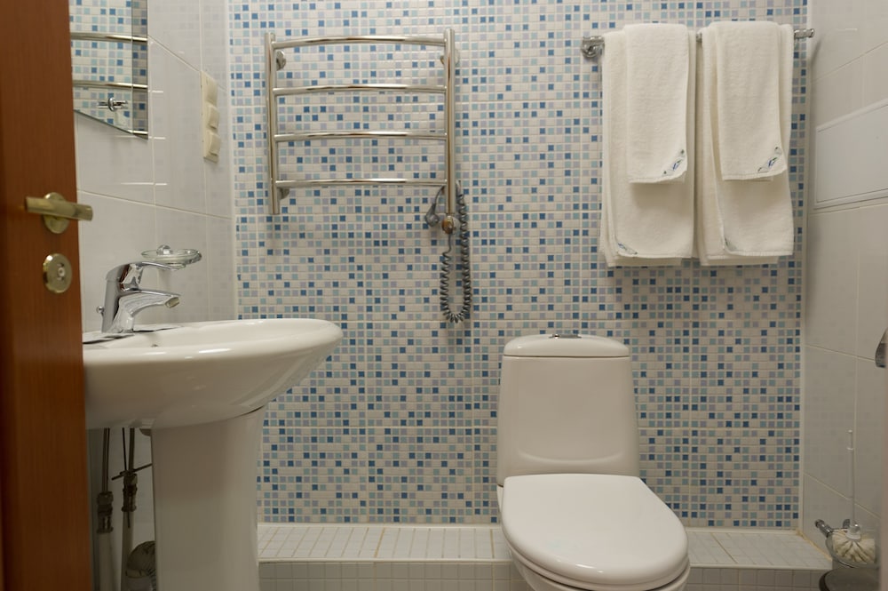 Standard Double or Twin Room, Multiple Beds, Accessible photo 2