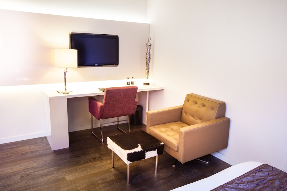 Standard Room, 1 Queen Bed photo 3